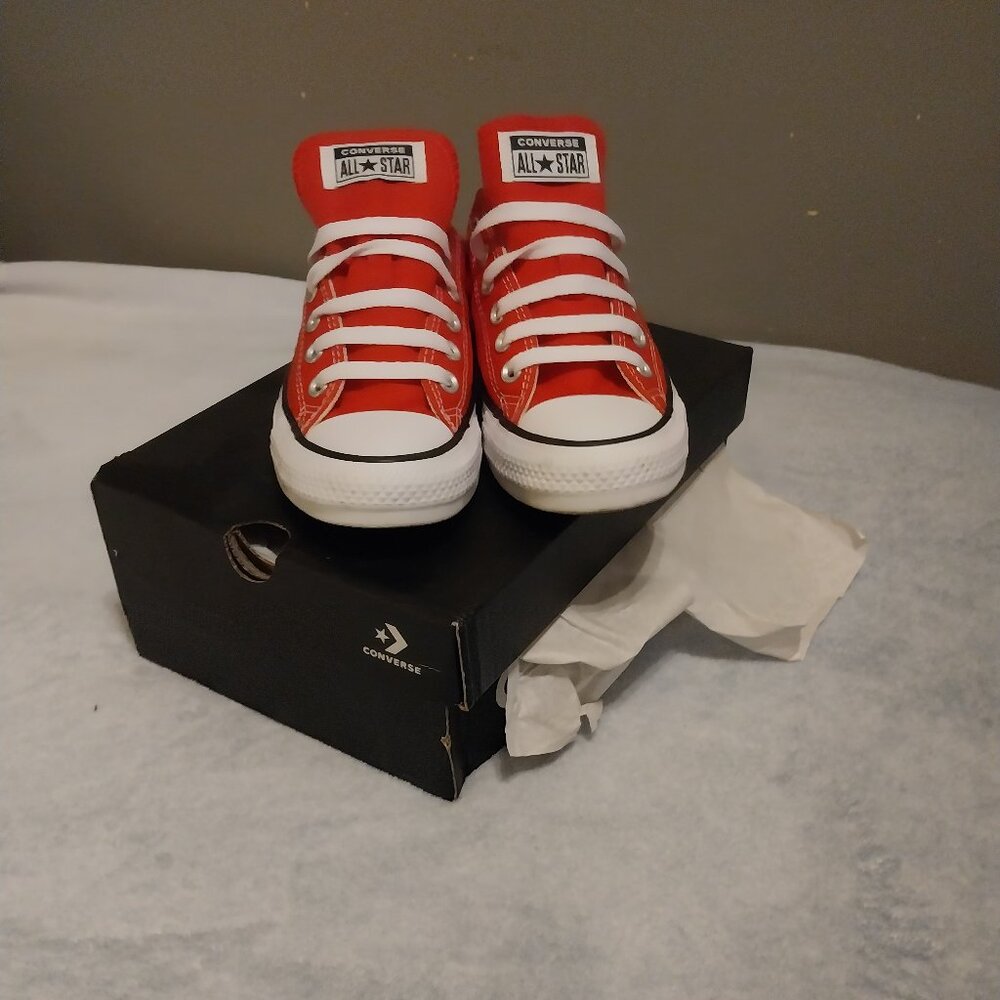 Brand new never worn Converse